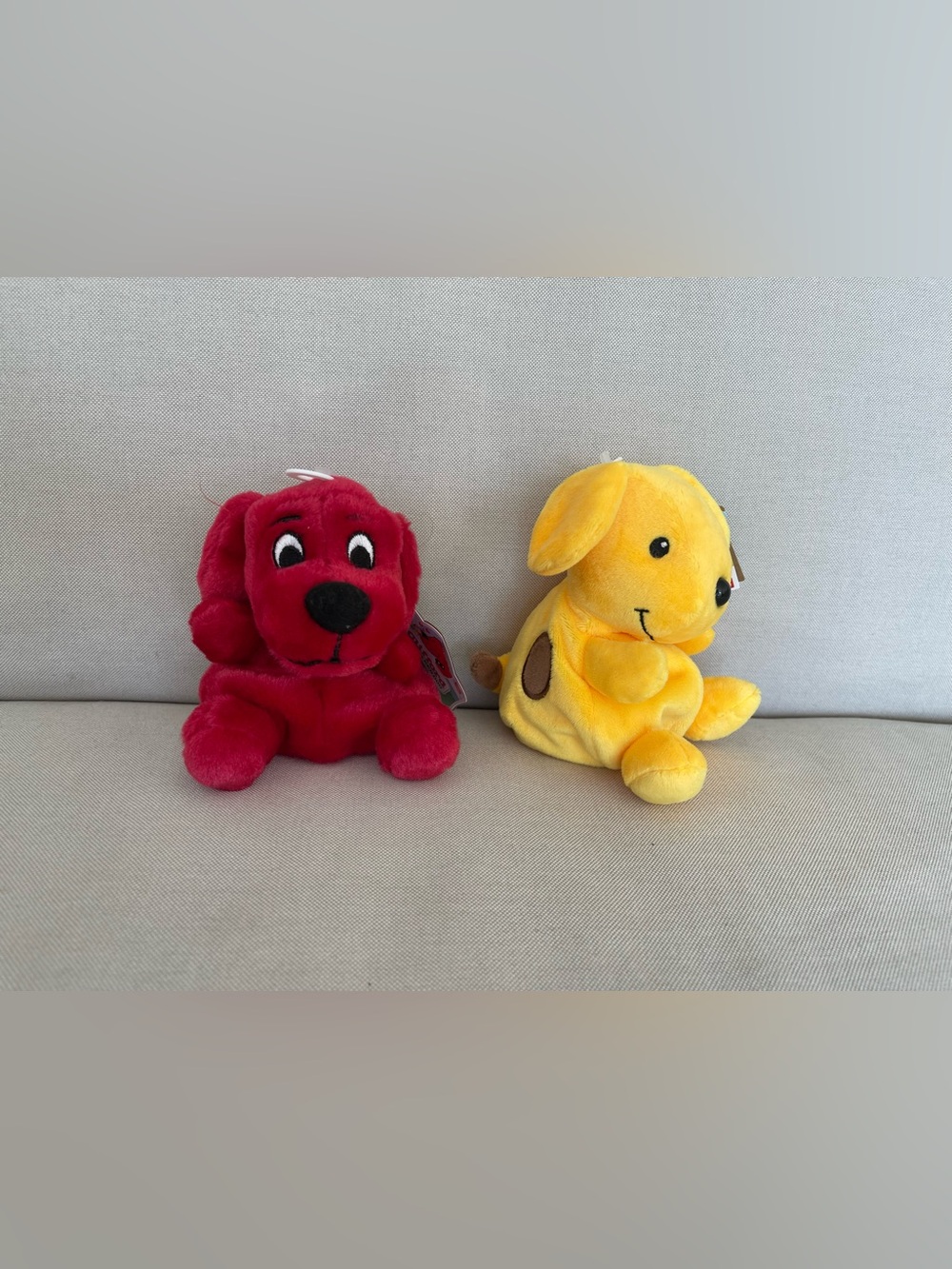 Set of Clifford The big red dog and the Spot 
Such a cuties! ♥️💛